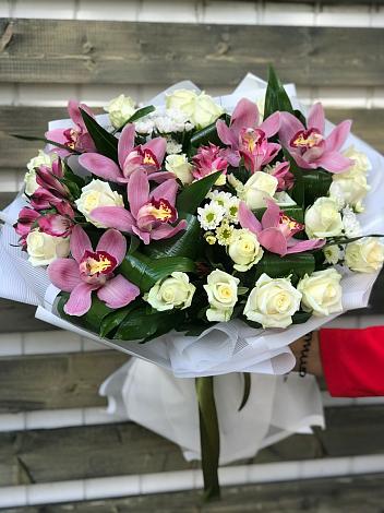 Букет цветов из: Розы и Хризантемы в Савельевской