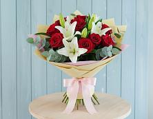 Букет цветов из:  Лилии и Розы в Савельевской