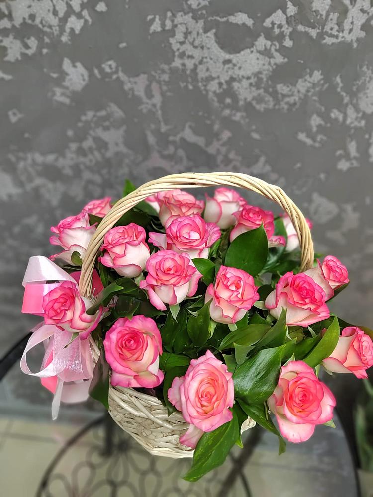 Цветочная композиция из Розы в корзине в Савельевской