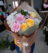 Букет цветов из:  Герберы, Розы и Хризантемы в Савельевской