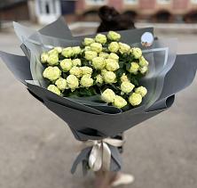 Букет Белые кустовые розы Солинеро в Савельевской