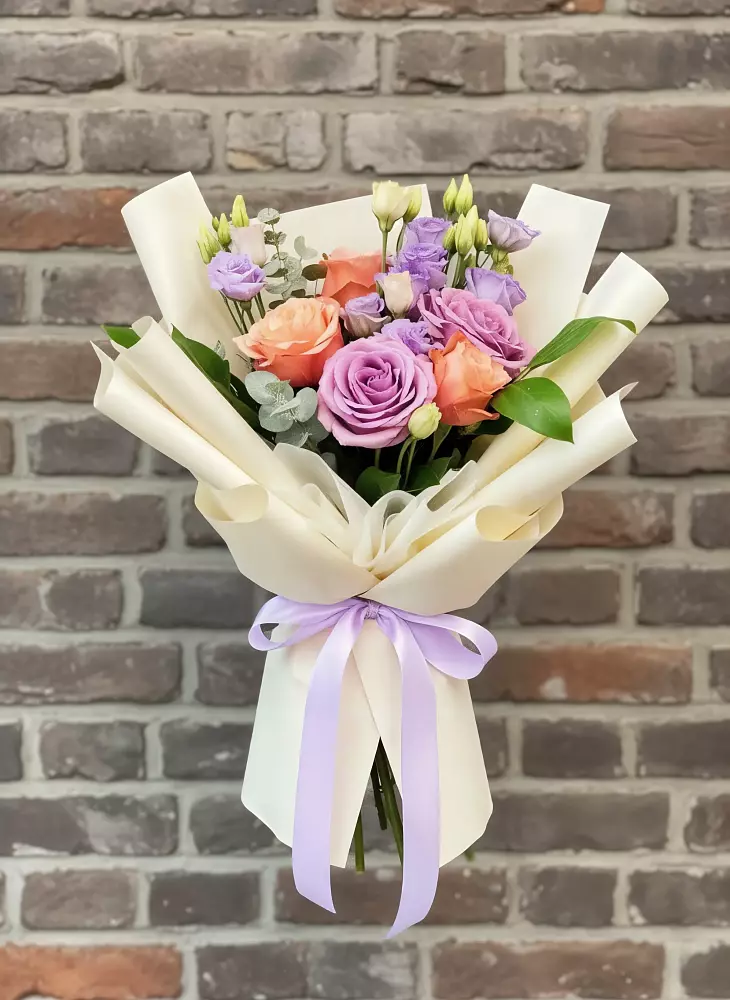 Букет цветов из: Лизиантусы и Розы в Савельевской