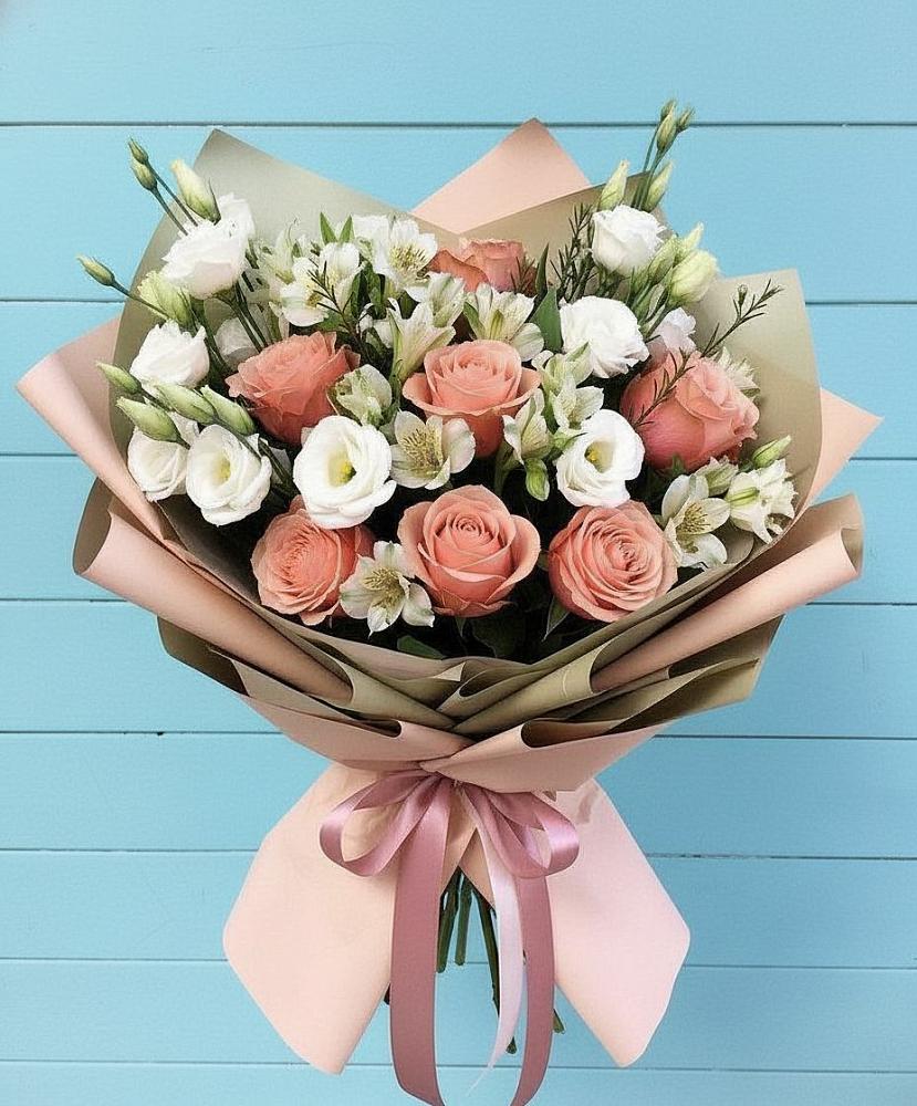 Букет цветов из: Розы, Альстромерии и Лизиантусы в Савельевской