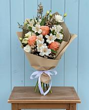 Букет цветов из:  Альстромерии, Лизиантусы, Розы и Хризантемы в Савельевской