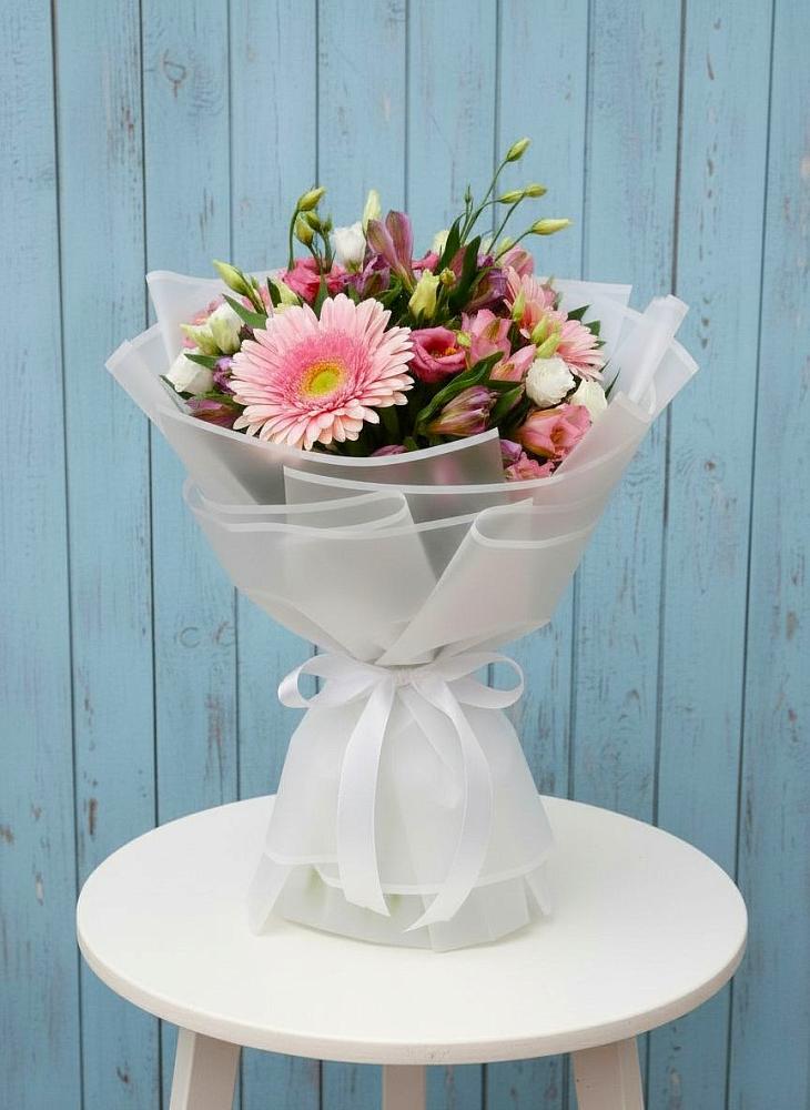 Букет цветов из: Герберы, Альстромерии и Лизиантусы в Савельевской