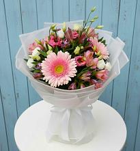 Букет цветов из:  Герберы, Альстромерии и Лизиантусы в Савельевской