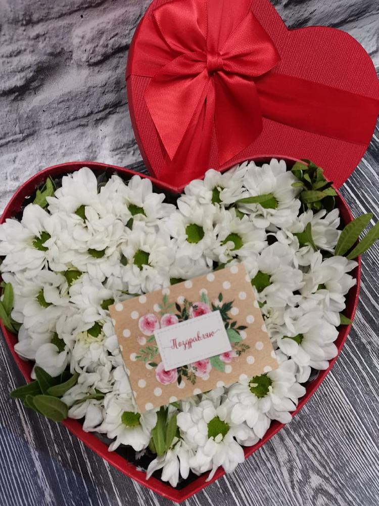 Цветочная композиция из Хризантемы в виде сердца в Савельевской