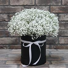 Цветочная композиция из Гипсофила в шляпной коробке в Савельевской