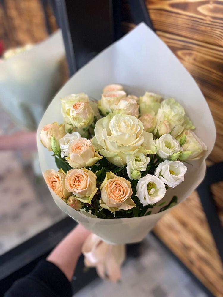 Букет цветов из: Розы и Лизиантусы в Савельевской